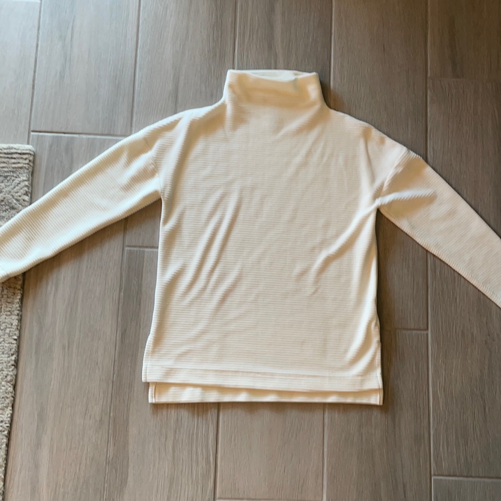 White ribbed fall turtleneck